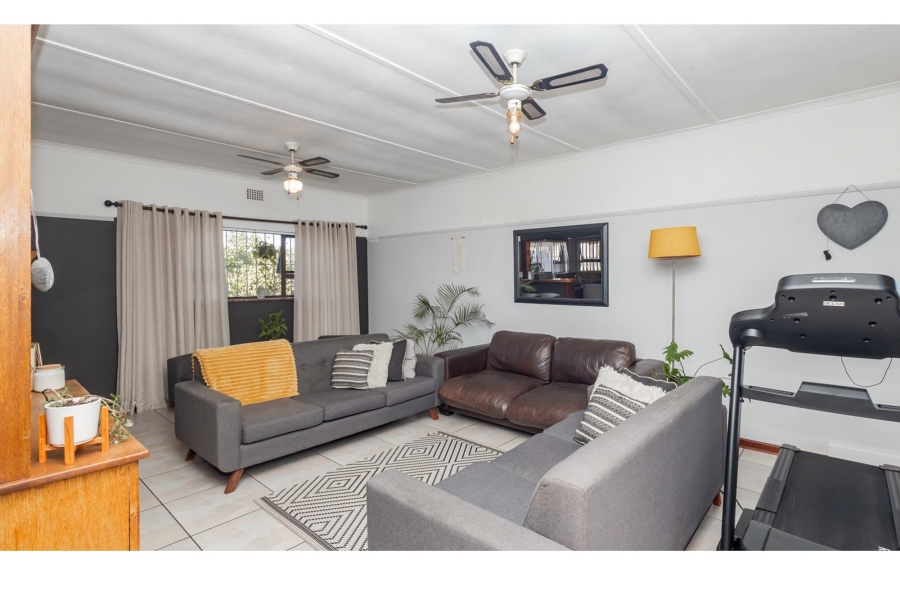 5 Bedroom Property for Sale in Avondale Western Cape